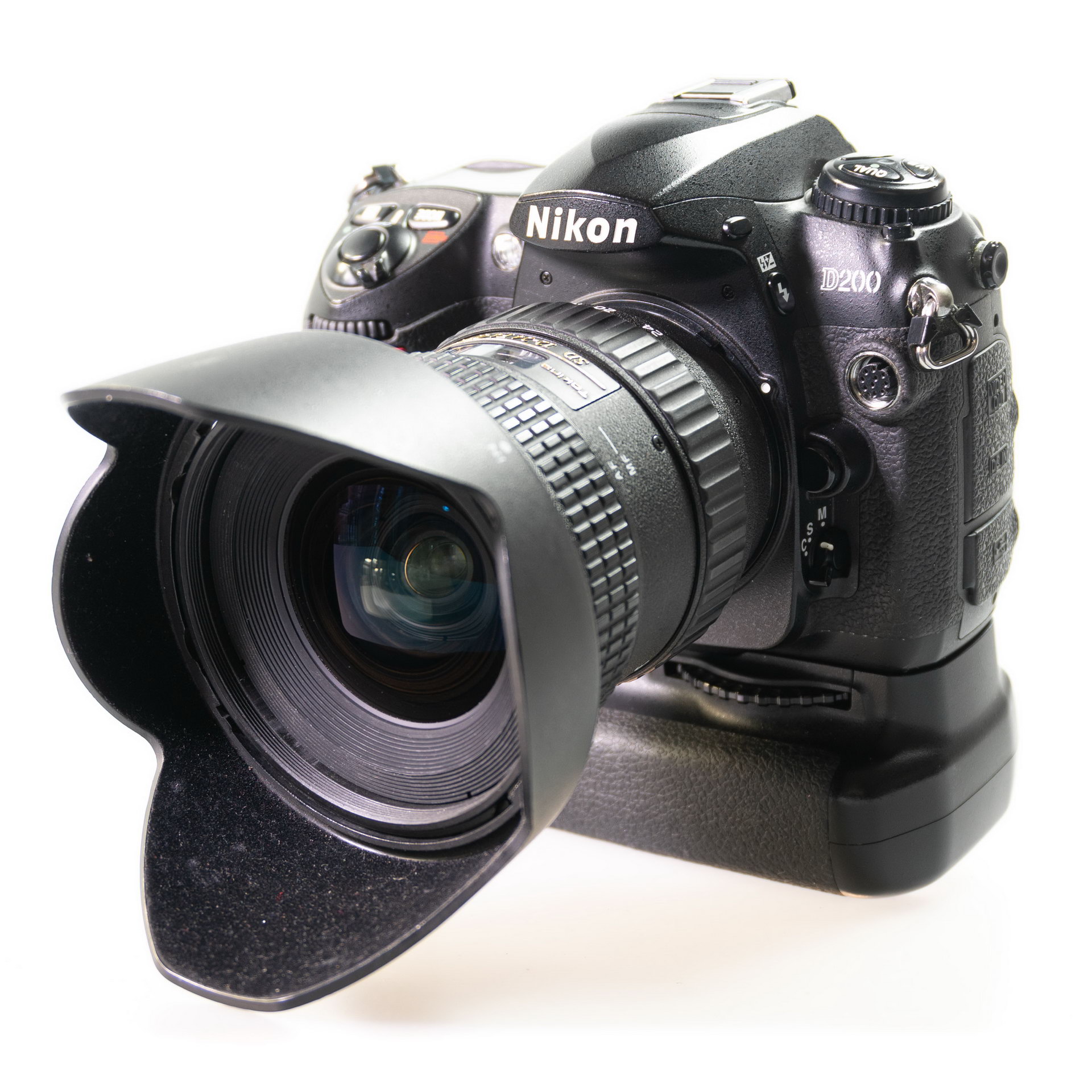 Nikon D200 Con Impugnatura MB-D200 E Obiettivo Tokina 12-24mm F4 AT-X ...